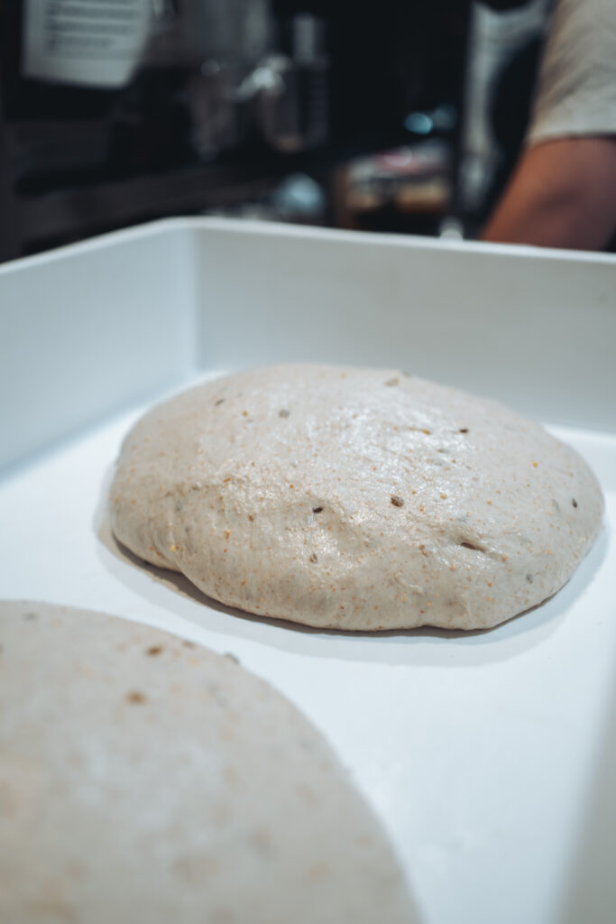 preparazione pizza padellino