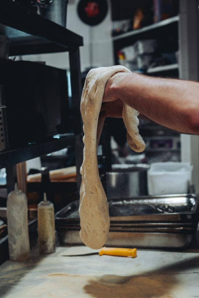 preparazione pizza padellino